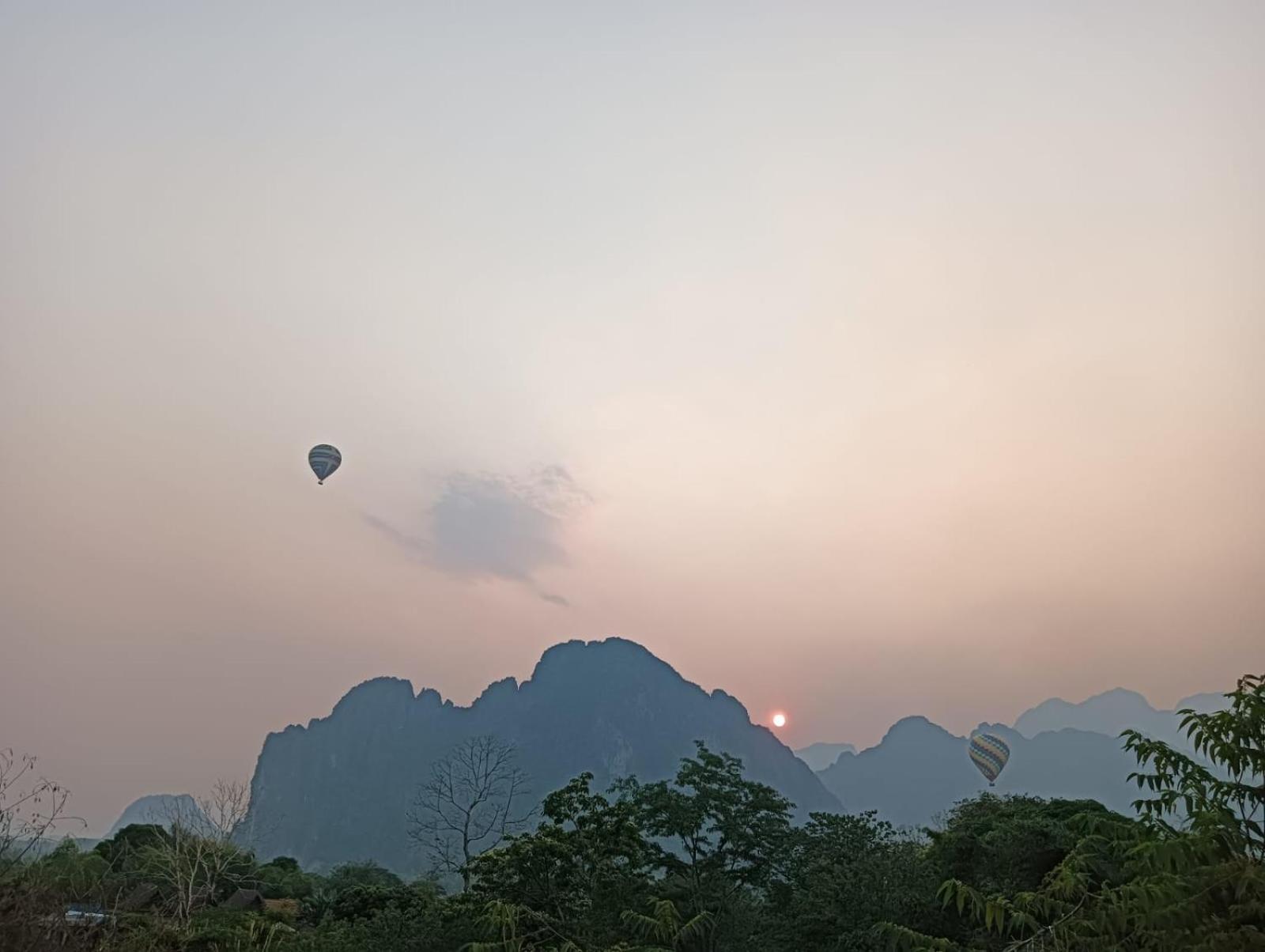 Bountang Mountain View Riverside Hotel Vang Vieng Eksteriør billede