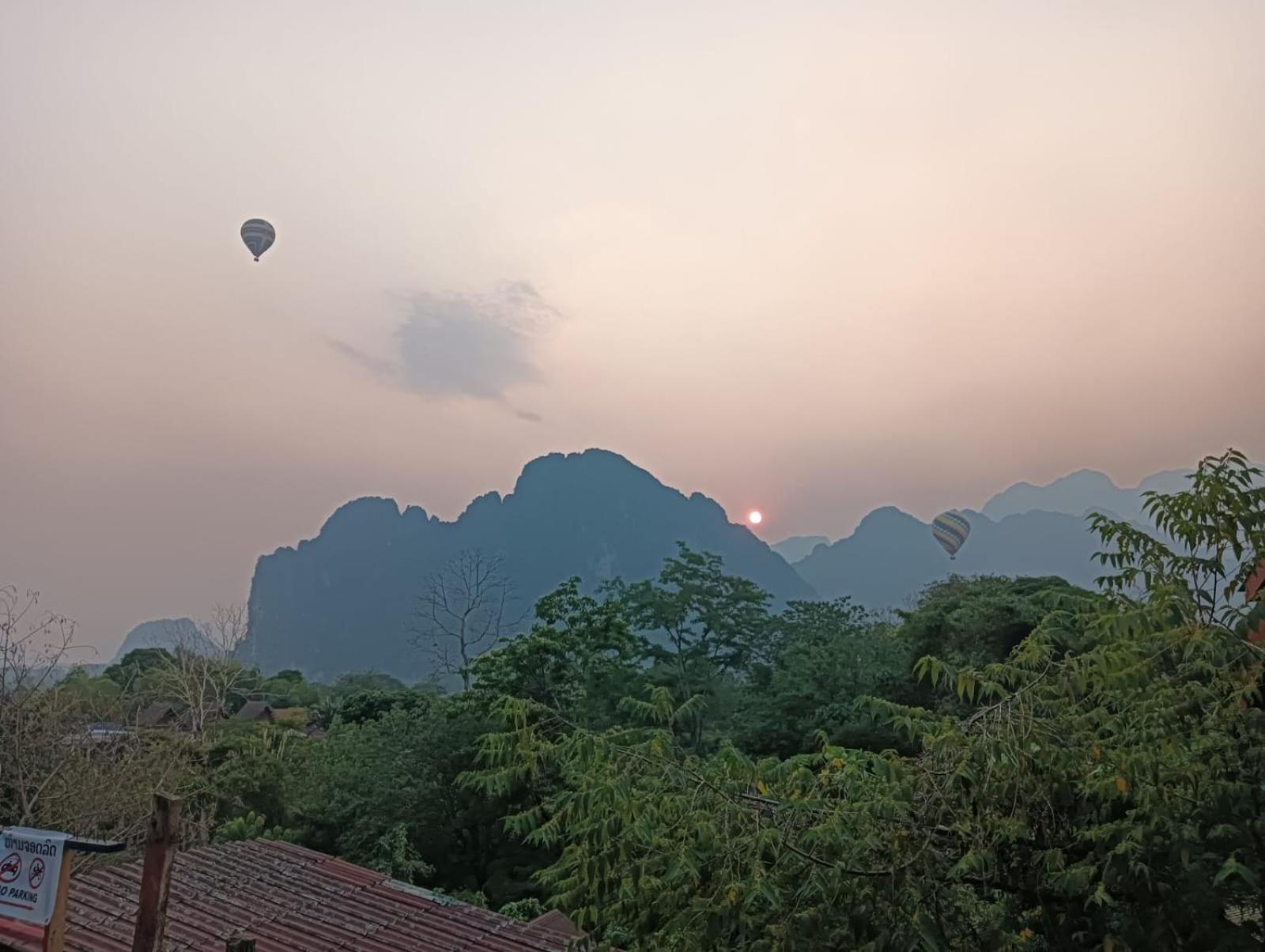 Bountang Mountain View Riverside Hotel Vang Vieng Eksteriør billede