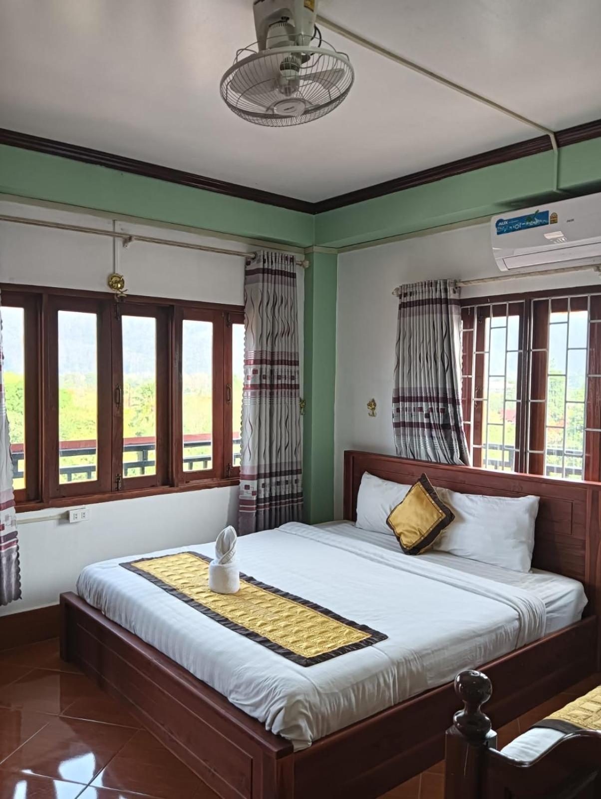 Bountang Mountain View Riverside Hotel Vang Vieng Eksteriør billede
